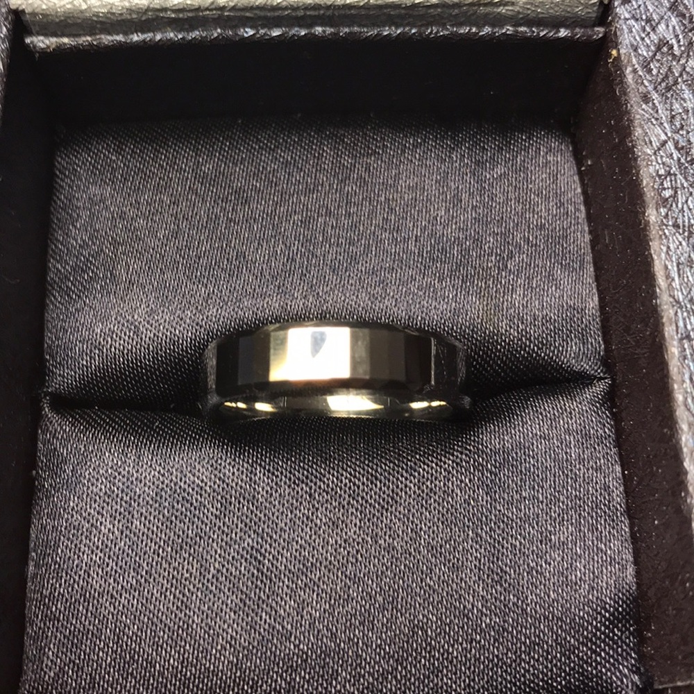 Men’s wedding band